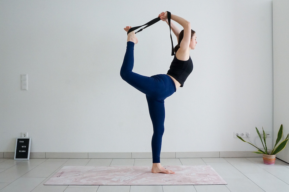 11 Ways To Use A Yoga Strap/Yoga Belt – Yoga with Uliana